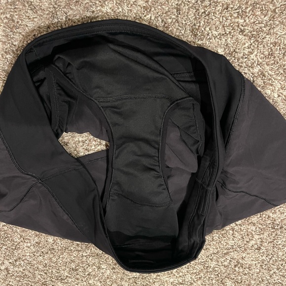 Lululemon Black Speed Up Short *2.5" Size 10 - Picture 5 of 9